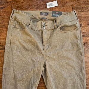 NWT Torrid high rise animal print jegging sz 20 with 31" inseam